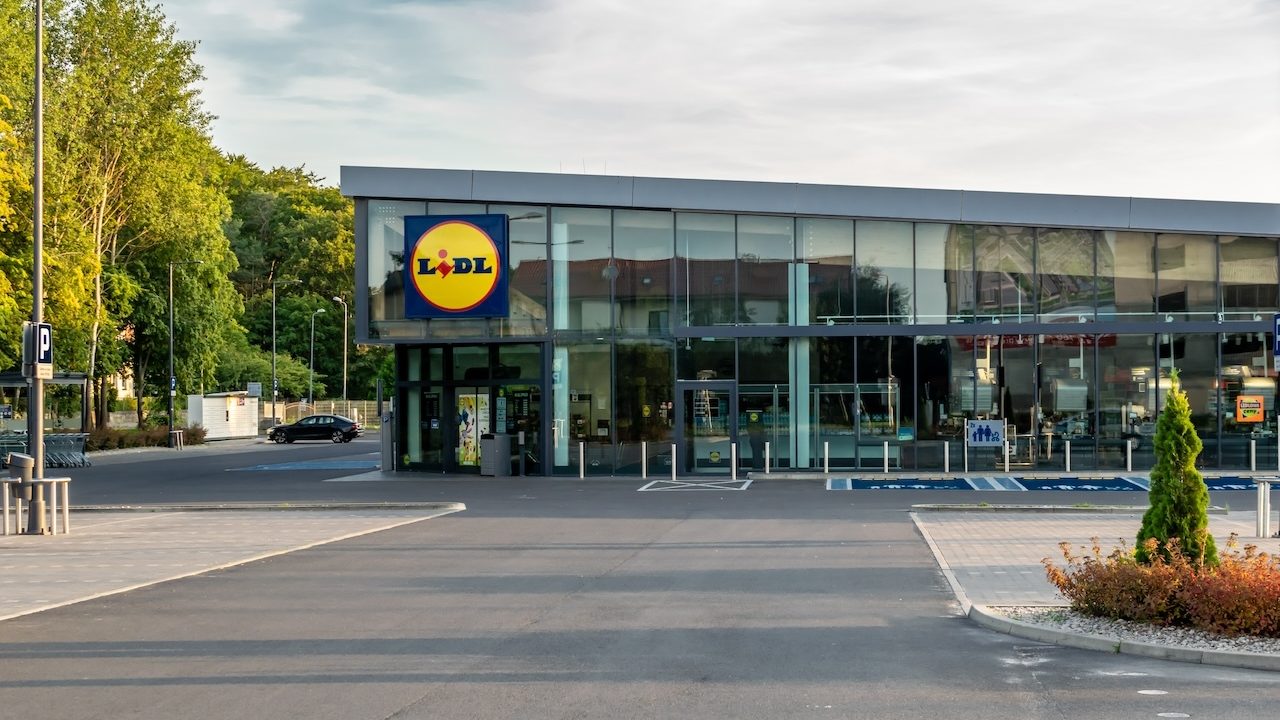 "D&#039;excellente qualité", cette robe fleurie Lidl fait un carton auprès des clientes qui lui...