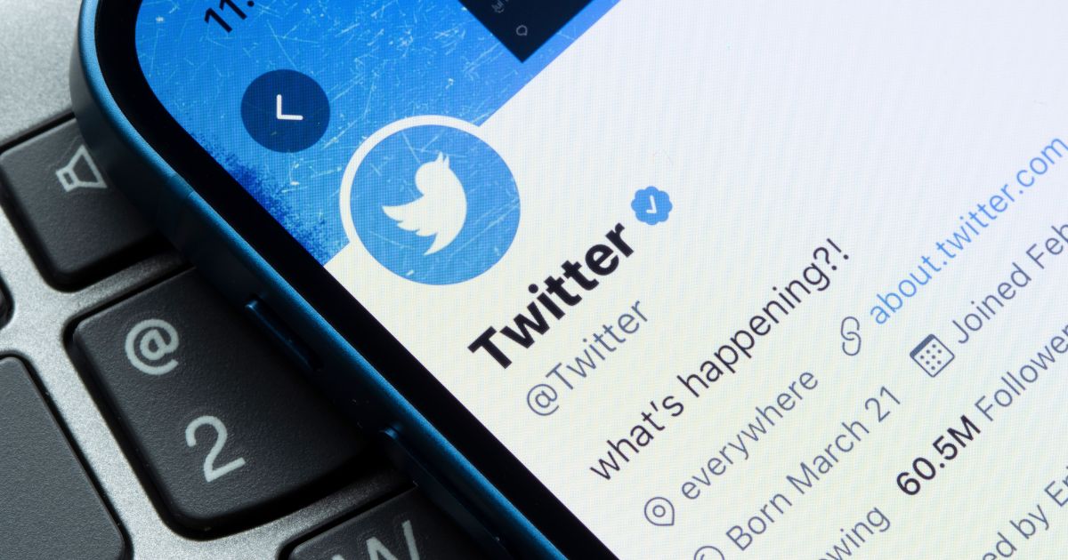 « Je ne suis plus certifié » : Mister V se fait sanctionner par Twitter