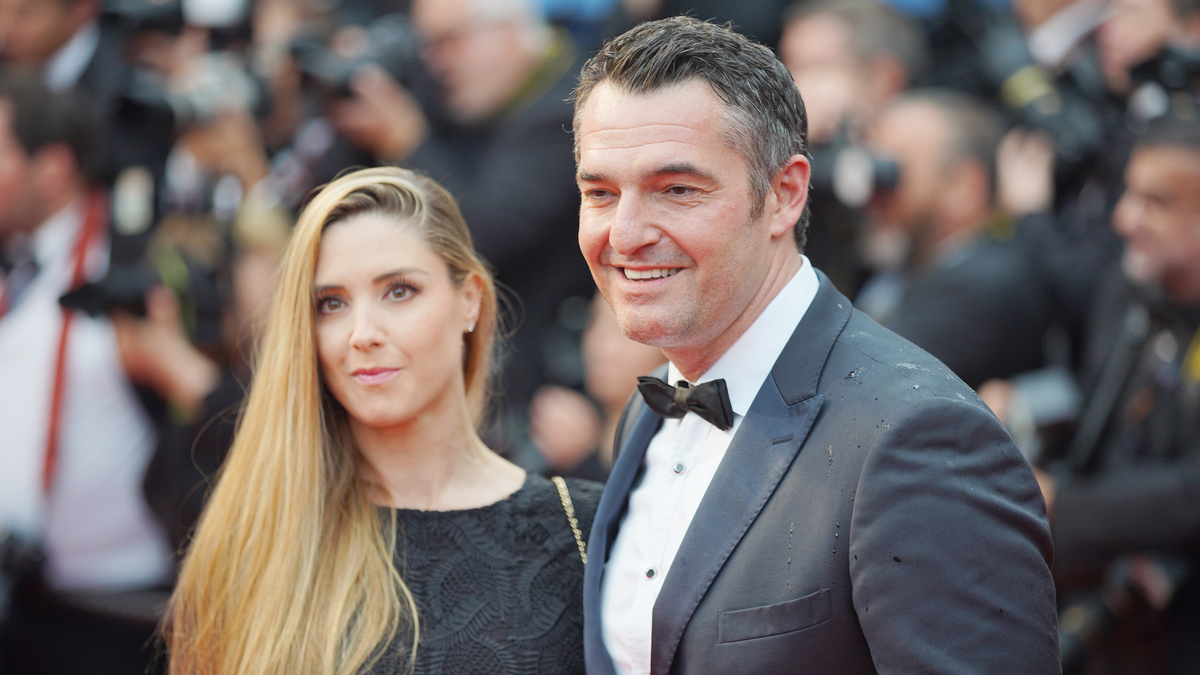Arnaud Ducret (45 ans) sans filtre sur sa femme et son intimité : "Elle a un corps???