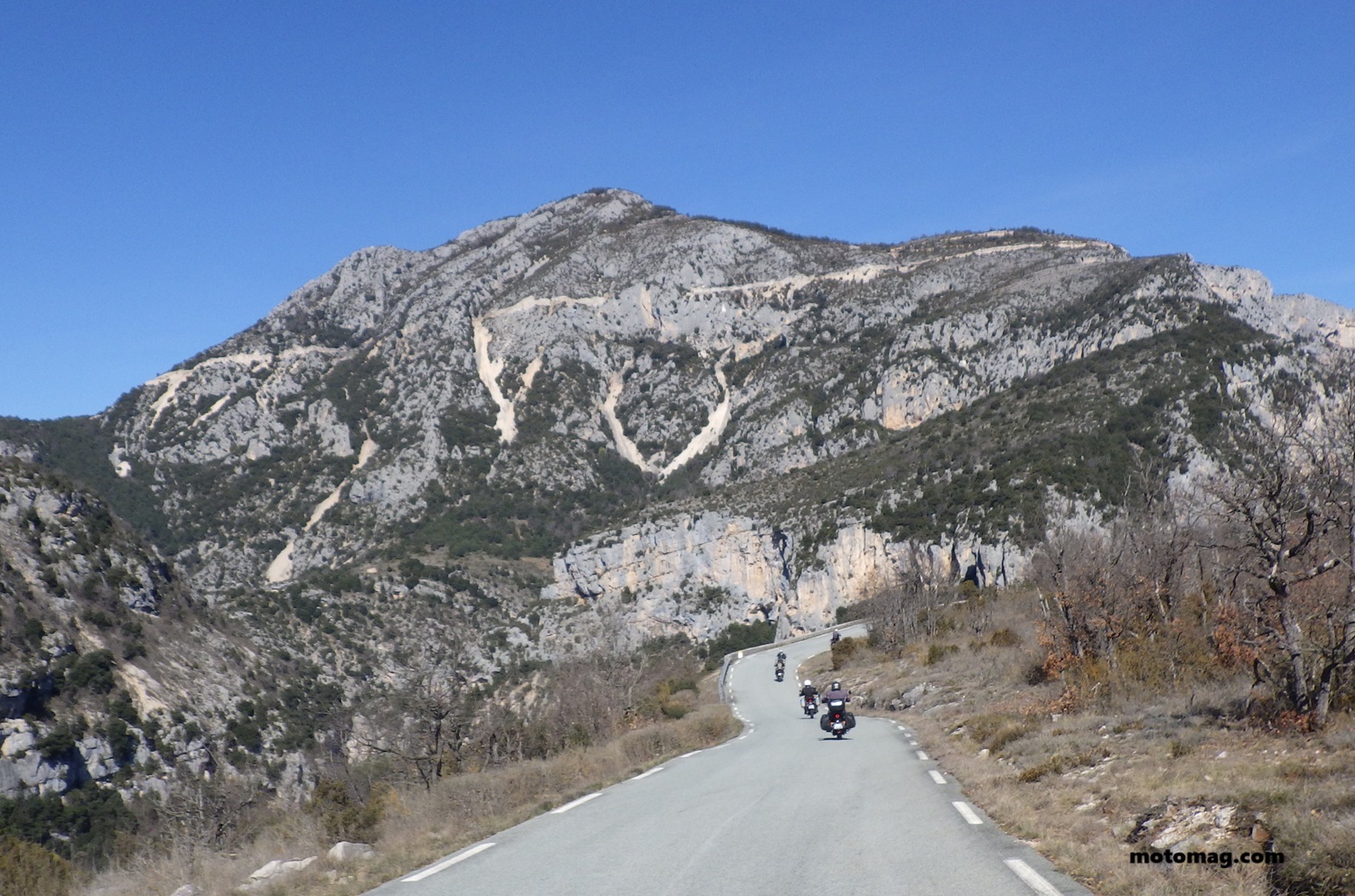 Des Royal Enfield dans le Verdon