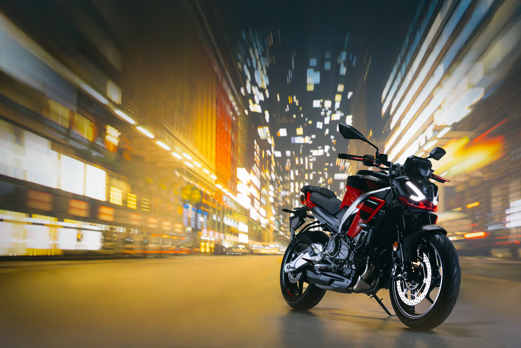 Les Moto Guzzi V7 Sport et Aprilia Tuono 457 sont dispos en pré-réservation !