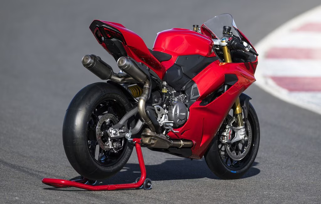 Ducati présente ses nouvelles Panigale V2 et Streetfighter V2 2025