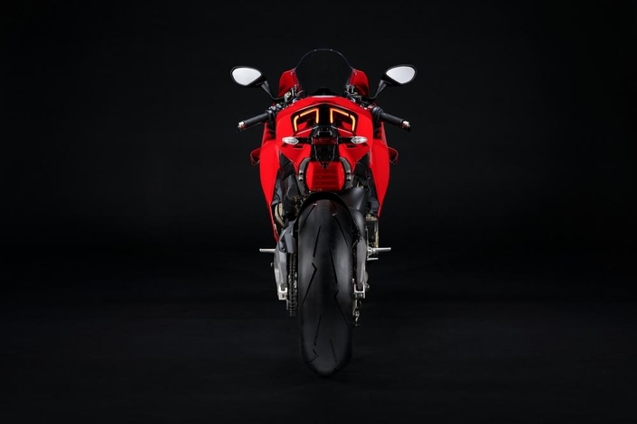Ducati Panigale V4 2025 : de gros changements esthétiques et techniques !