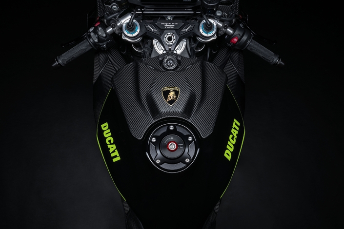 Ducati Panigale V4 Lamborghini : la superbike se la joue supercar