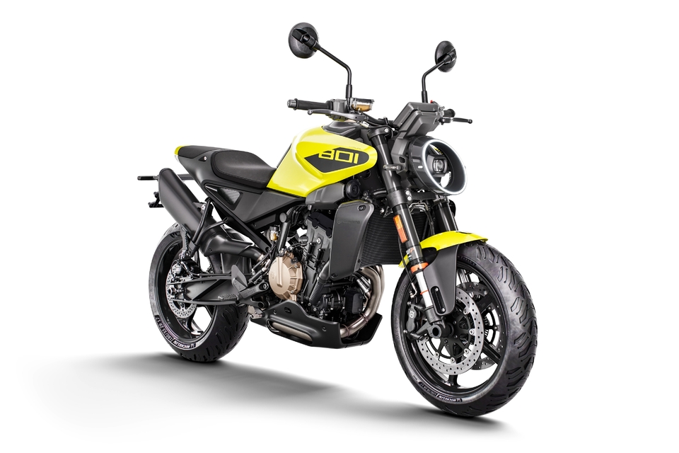 Après la Svartpilen 801, Husqvarna présente la Vitpilen 801 2025