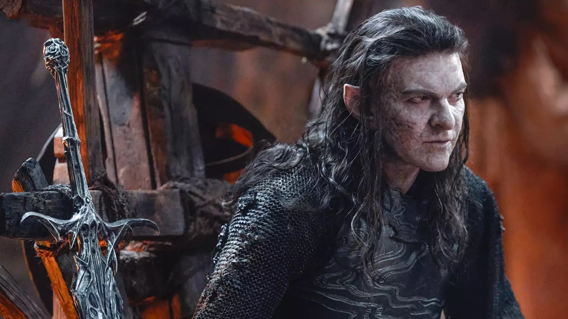 Pourquoi Adar est-il surnommé Père par les Orcs dans Les Anneaux de pouvoir ?