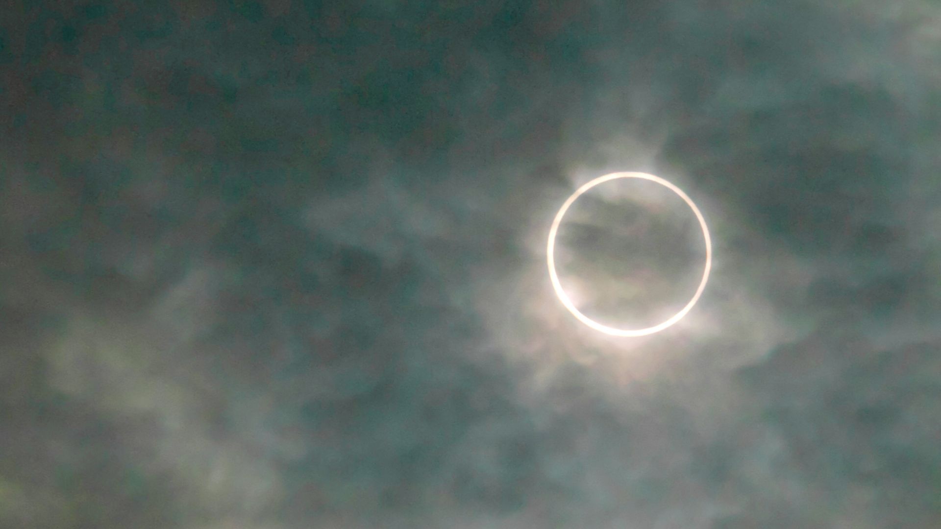 Une éclipse spectaculaire approche : la France pourra-t-elle voir le « cercle de feu » ?