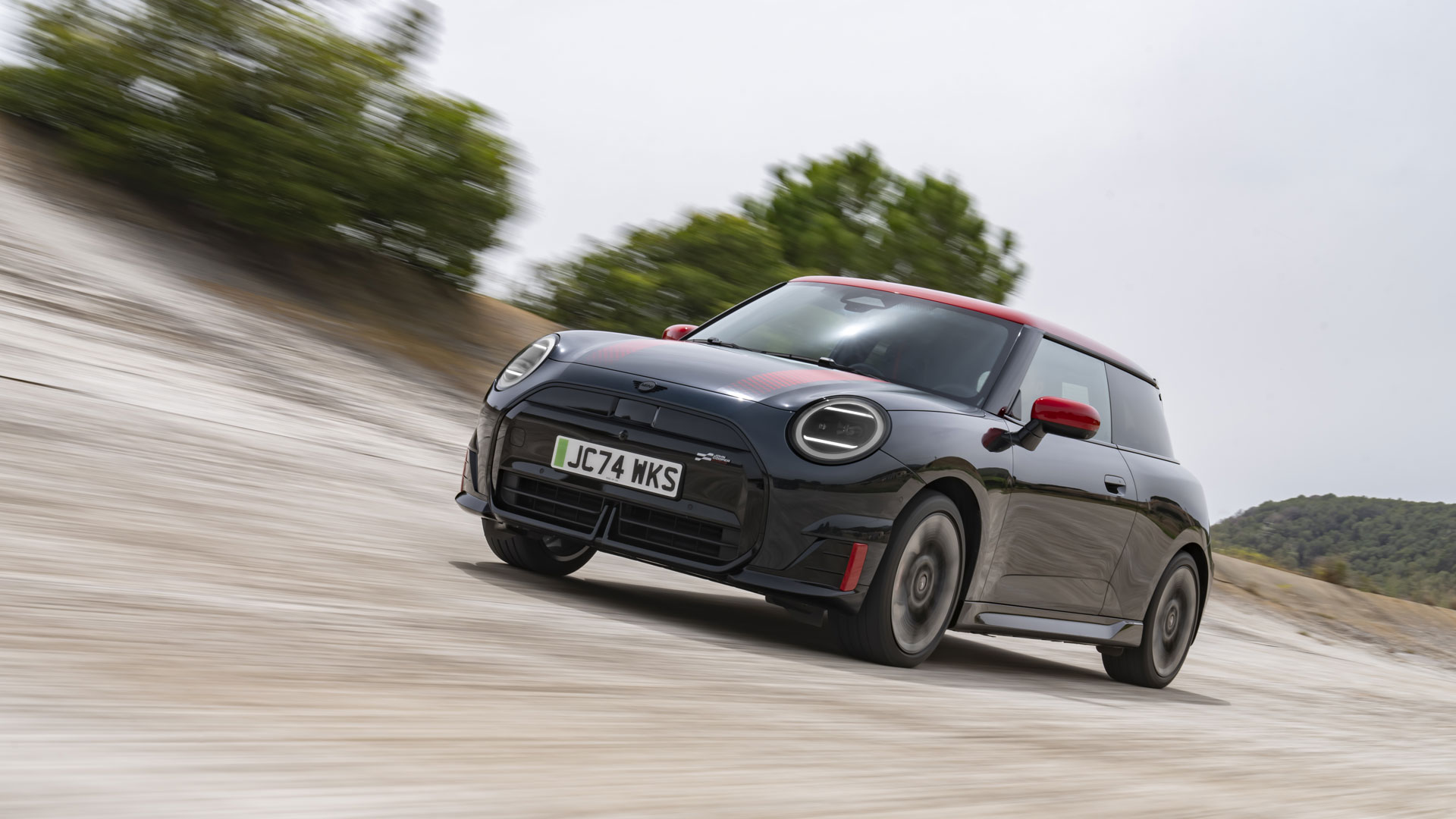 Mini lance ses Cooper et Aceman électriques sportives « JCW » : à qui s’adressent-elles ?