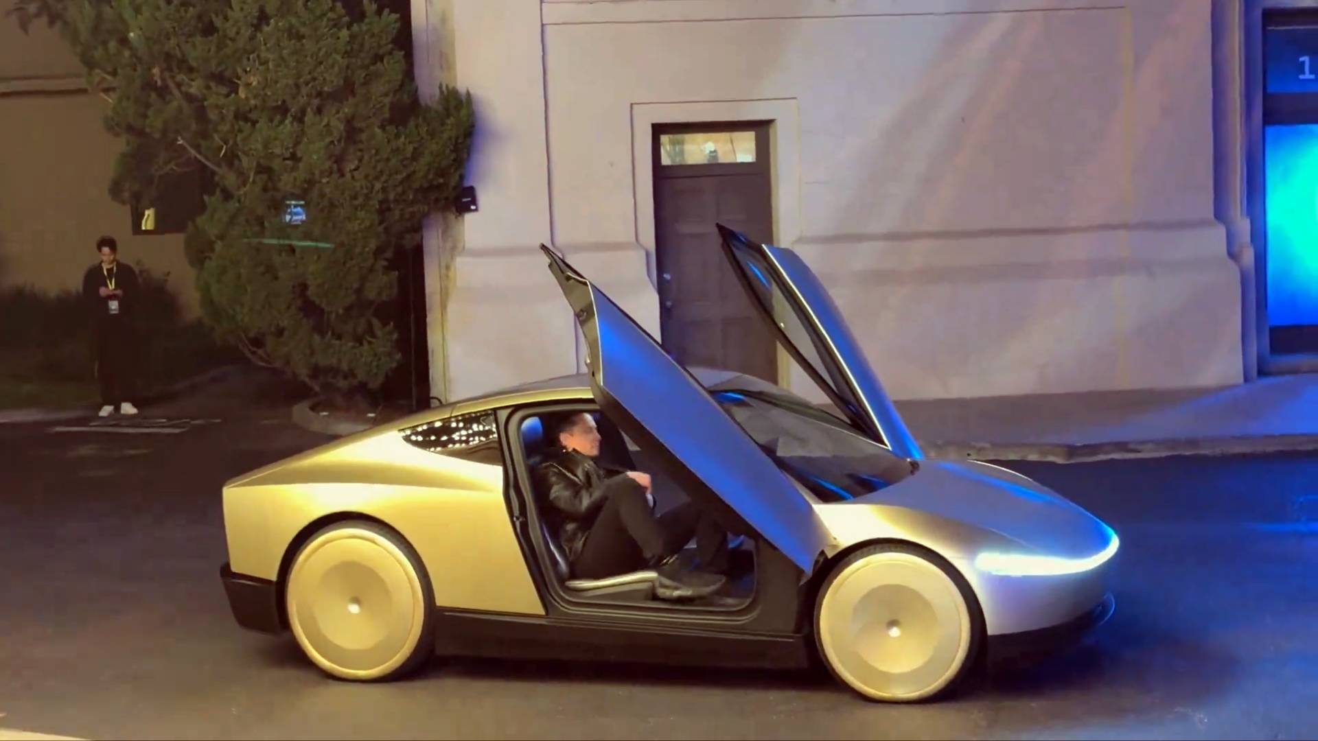 Tesla aura bien des téléopérateurs pour superviser sa voiture autonome Cybercab (et son robot...