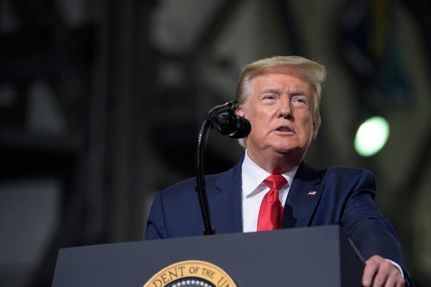 « Une taxe déguisée » : Donald Trump furieux contre les règles de l’UE qui frappent les...