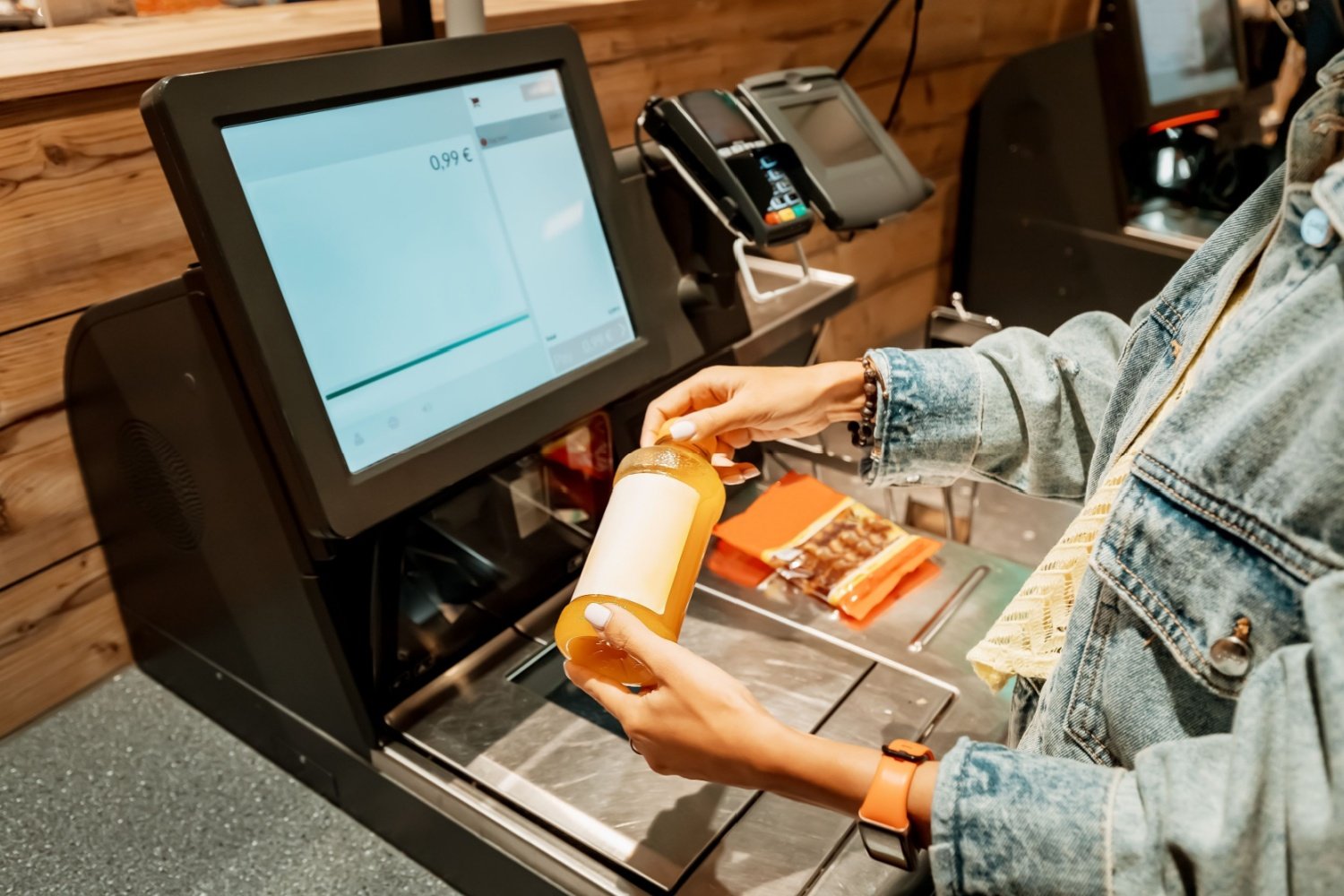 Vers une fin programmée des caisses automatiques ? La plupart des supermarchés regrettent leur...