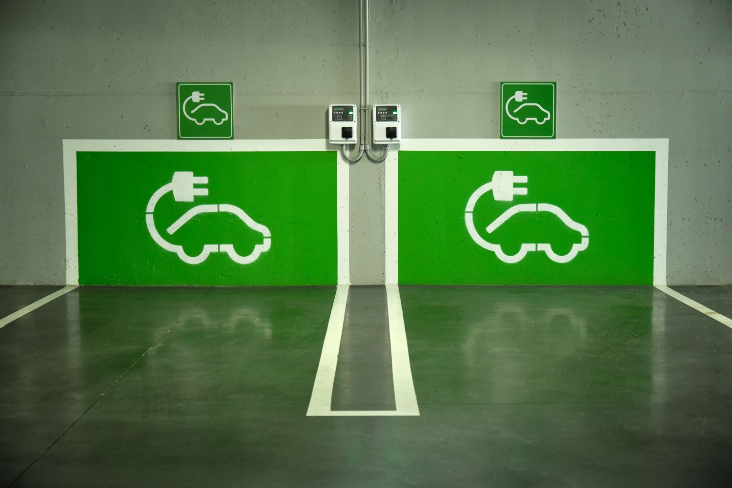 A-t-on le droit de se garer sur une place pour voiture électrique avec une thermique ?