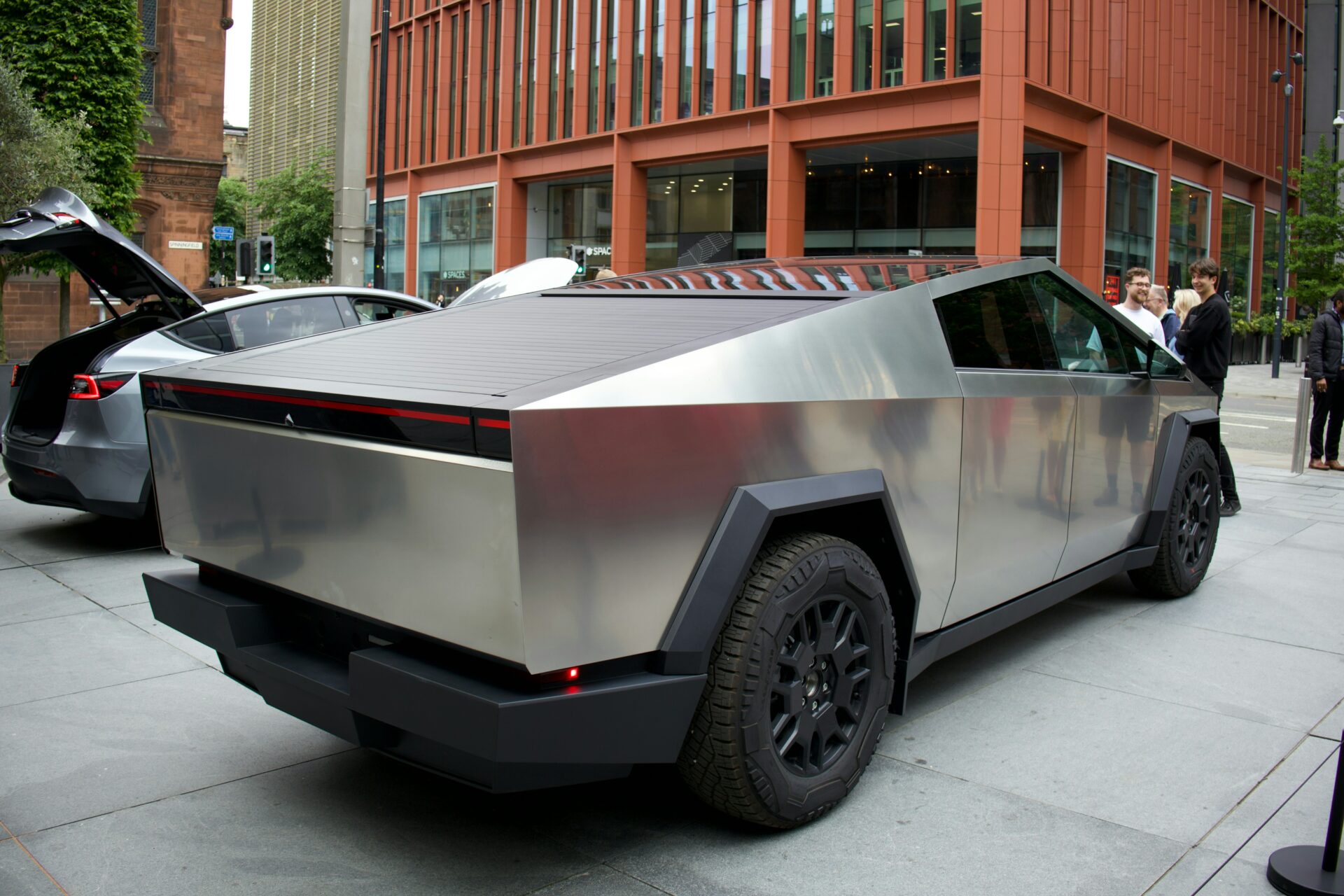 Arrêté pour excès de vitesse, ce propriétaire de Tesla Cybertruck a une réaction hallucinante 