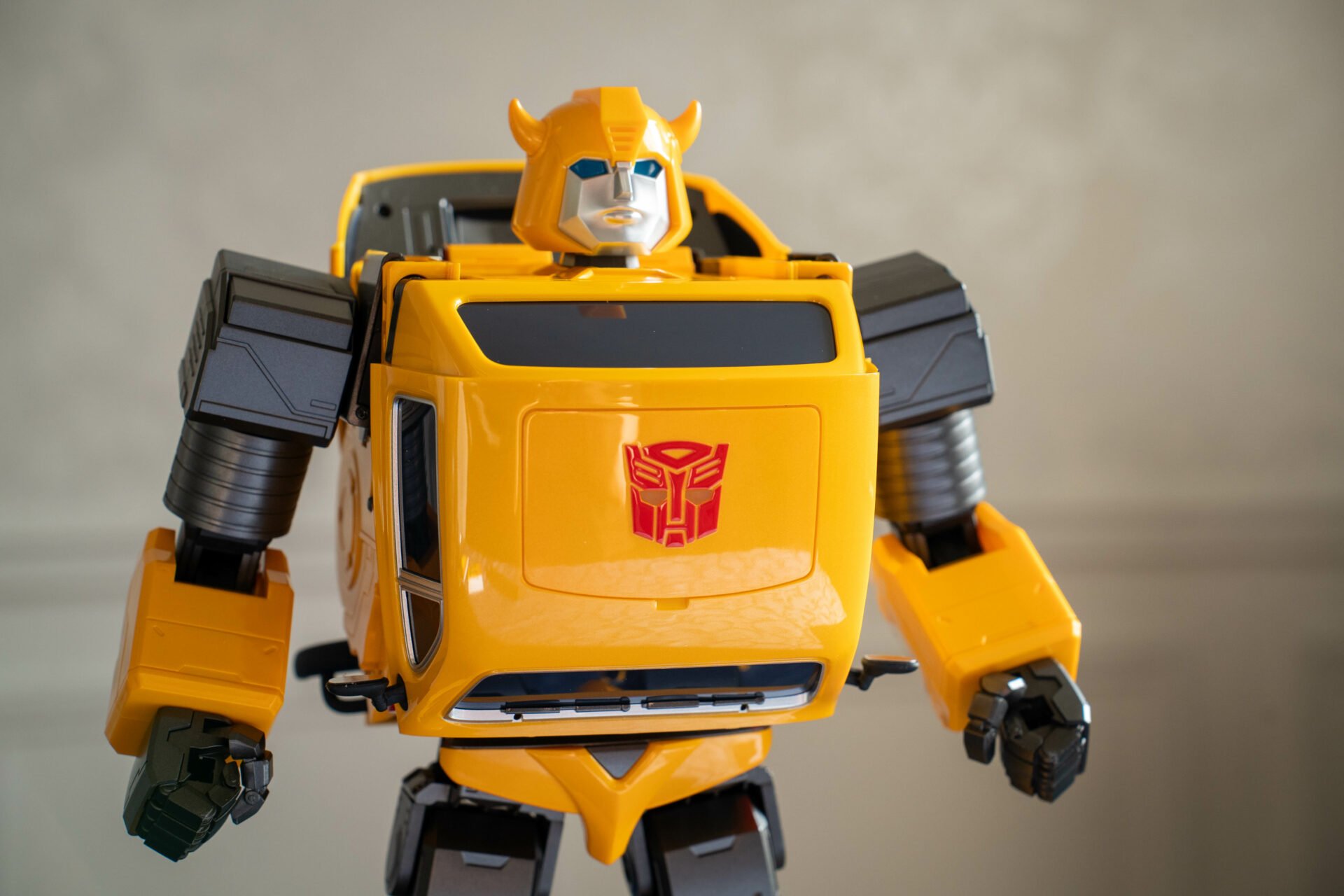 Test Bumblebee G1 Flagship : Robosen donne vie au rêve des fans de Transformers