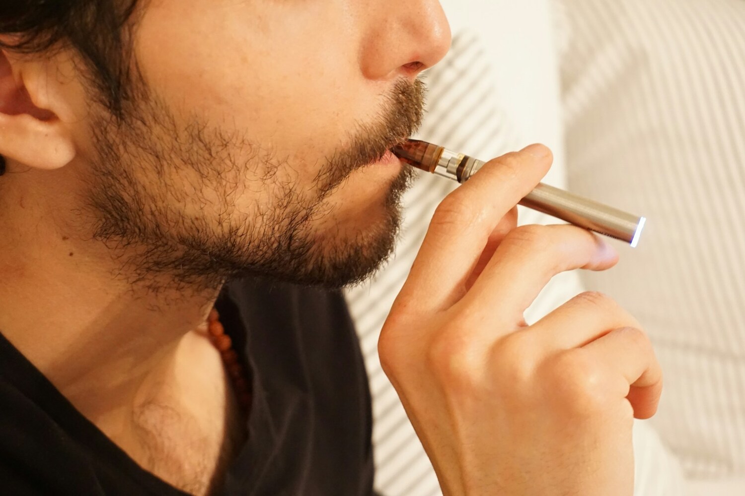 Mauvaise nouvelle pour les vapoteurs : une étude démontre les dangers pour la première fois