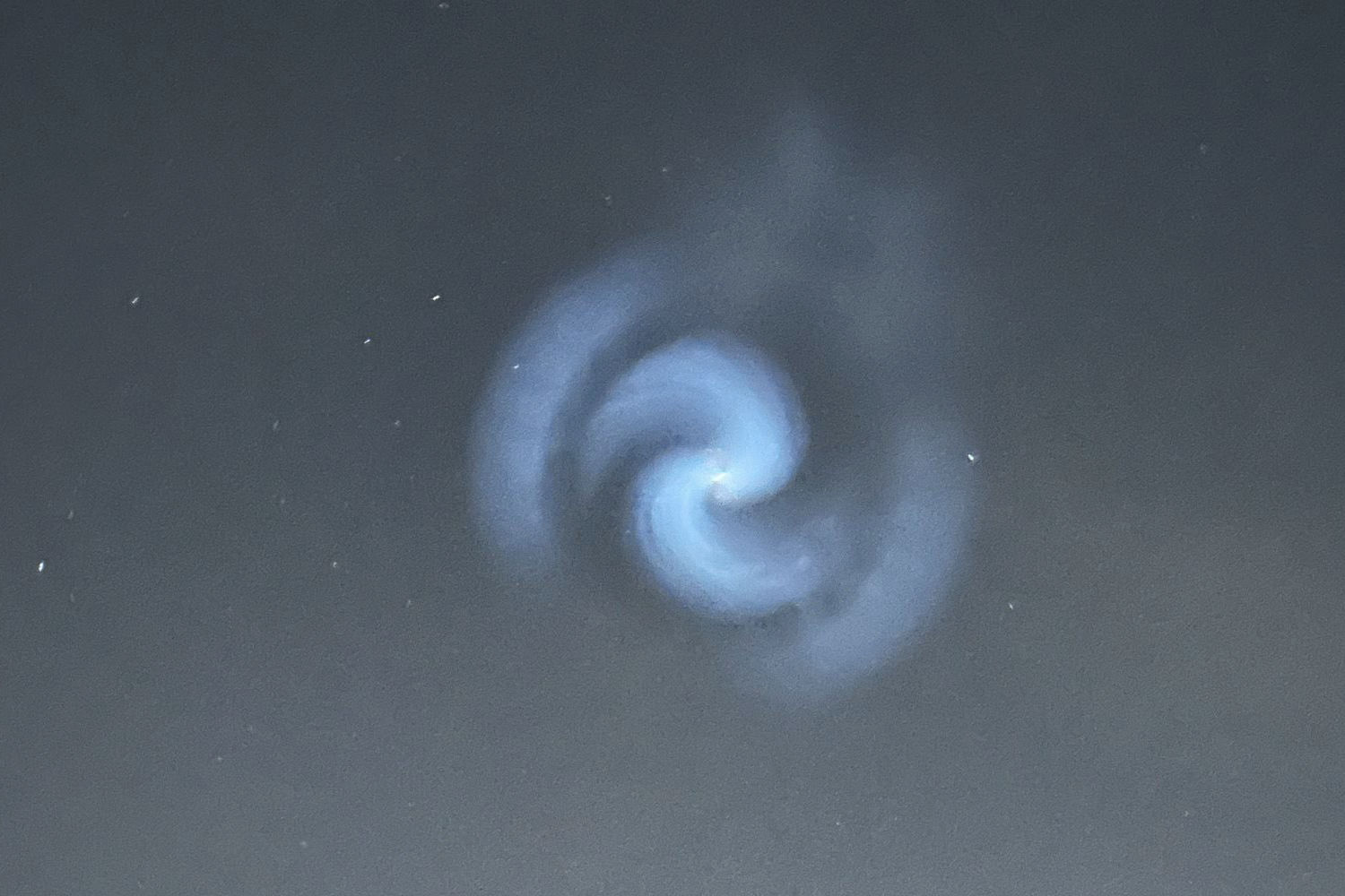 Un OVNI ? D’où vient cette étrange spirale vue en France cette nuit ?
