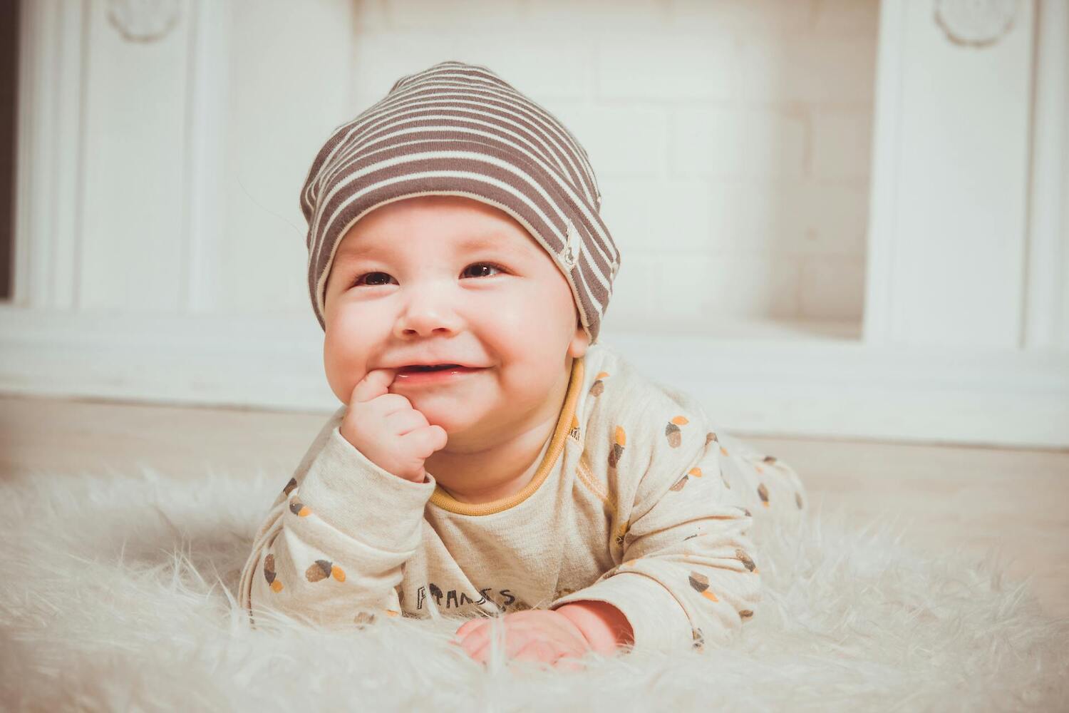 Un ennemi invisible nuit aux bébés dès leur naissance : que nous dit la science ?