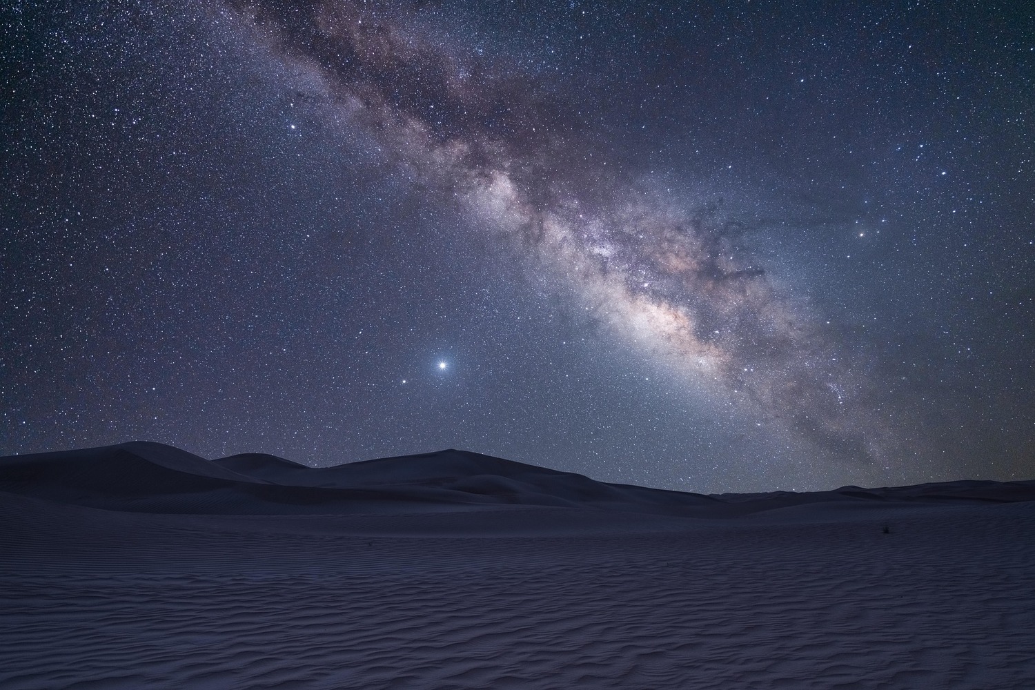 L’univers est-il vraiment aussi coloré que sur les photos de la NASA ?
