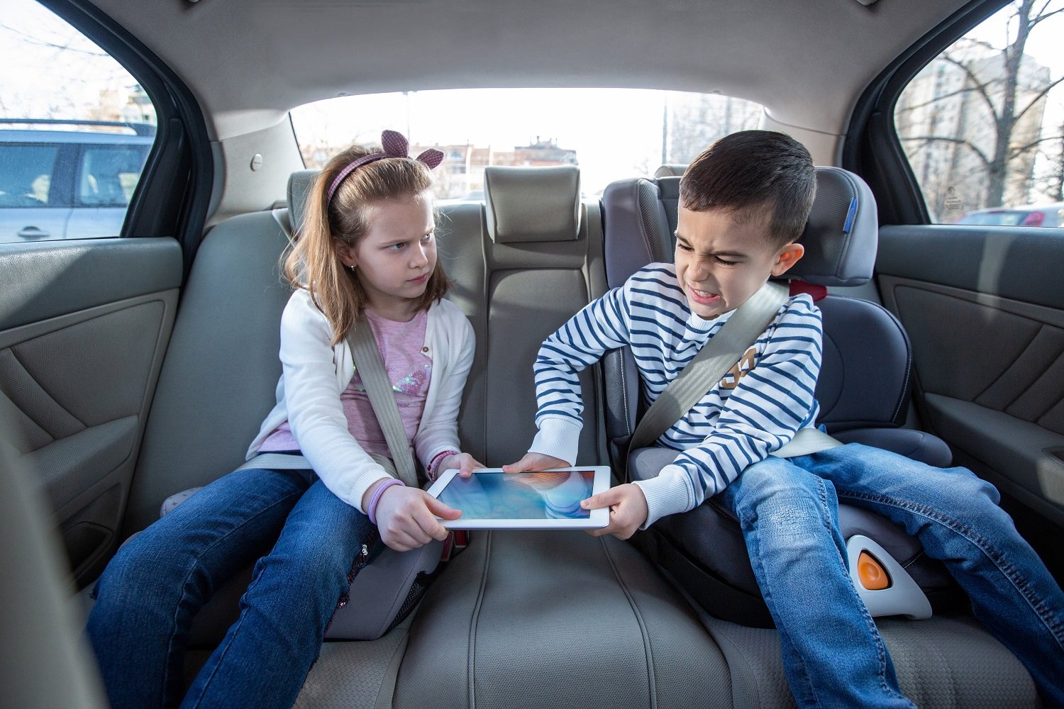 L’utilisation des tablettes peut-elle déclencher des accès de colère chez les enfants ?