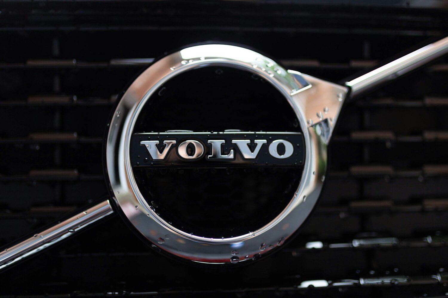 Vous possédez une Volvo hybride ? Voici pourquoi vous ne devez plus la recharger pour l’instant