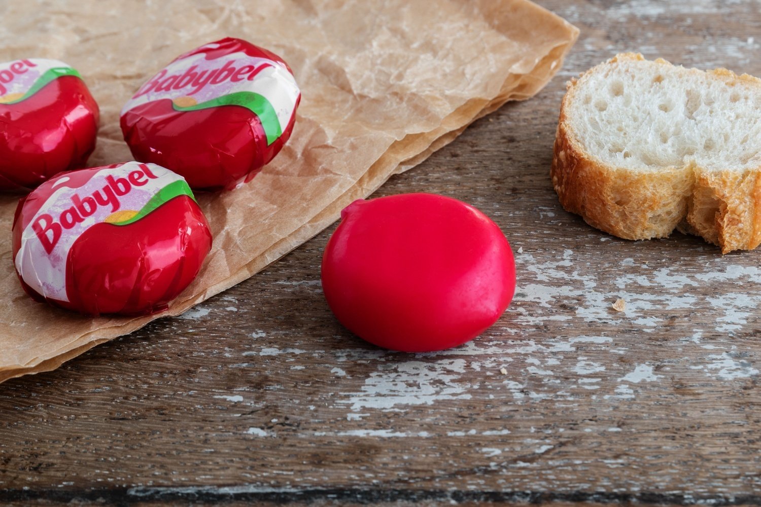 Vous ne devinerez jamais en quoi est faite la célèbre coque rouge du Babybel