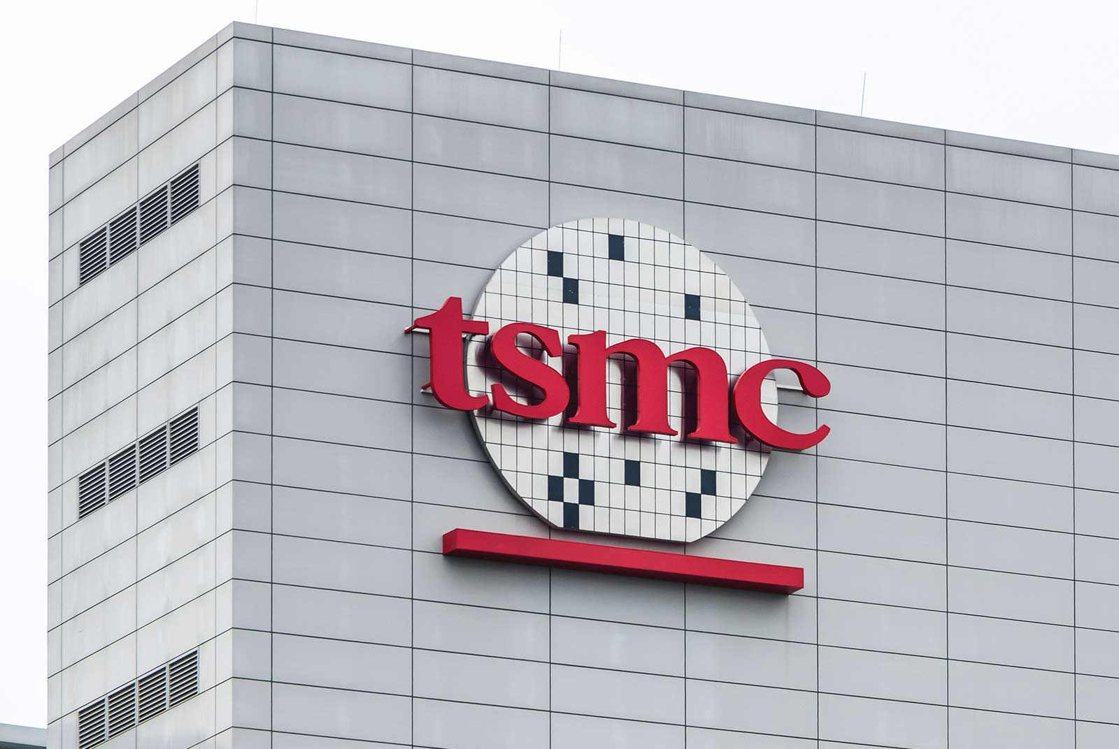 TSMC rachèterait une partie des fonderies d’Intel pour fournir AMD et Nvidia