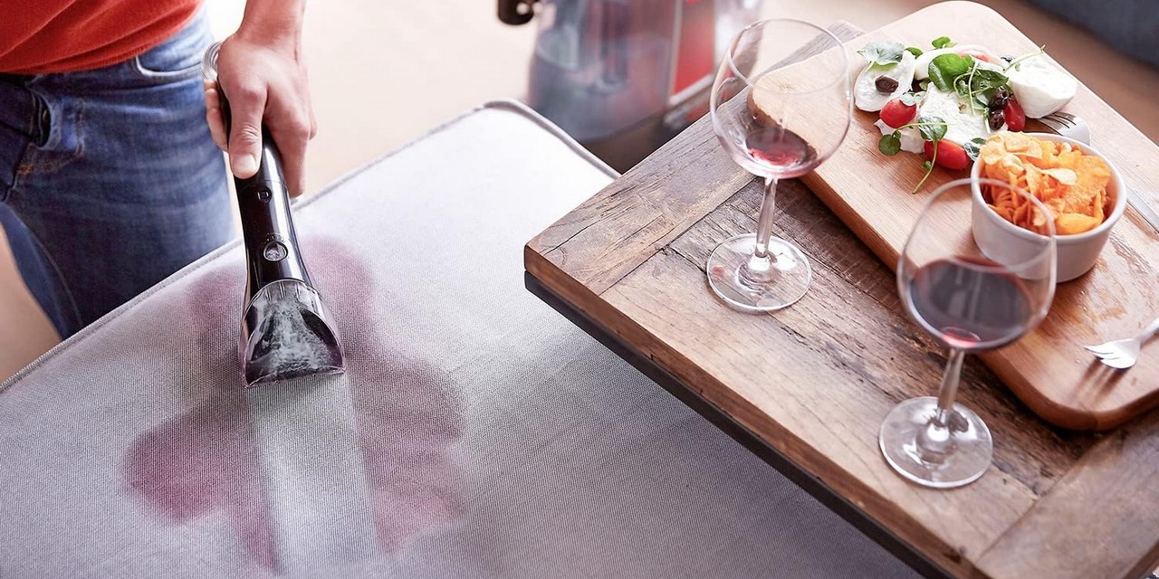 Les soldes font fondre le prix du nettoyeur Bissell très utile pour nettoyer l'intérieur de sa...