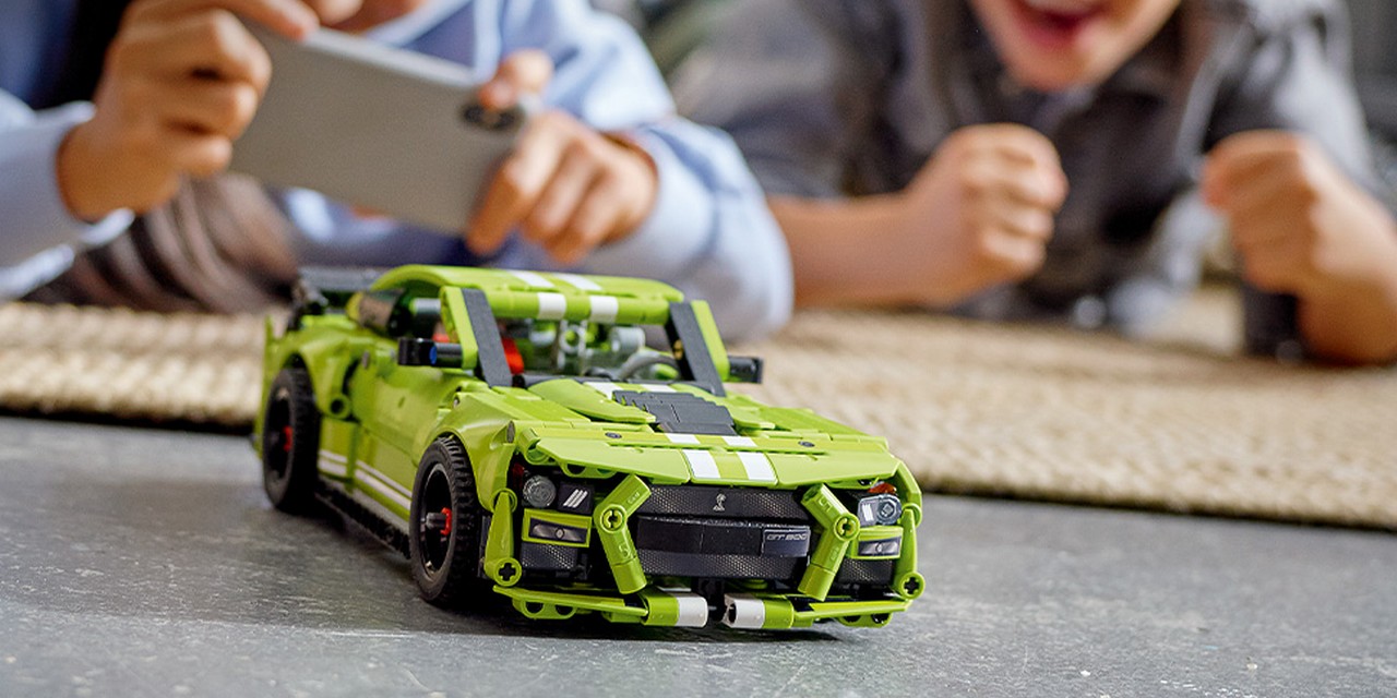 McLaren, Ford Mustang Shelby, Pagani : ces 3 voitures de courses LEGO sont à saisir à prix canon