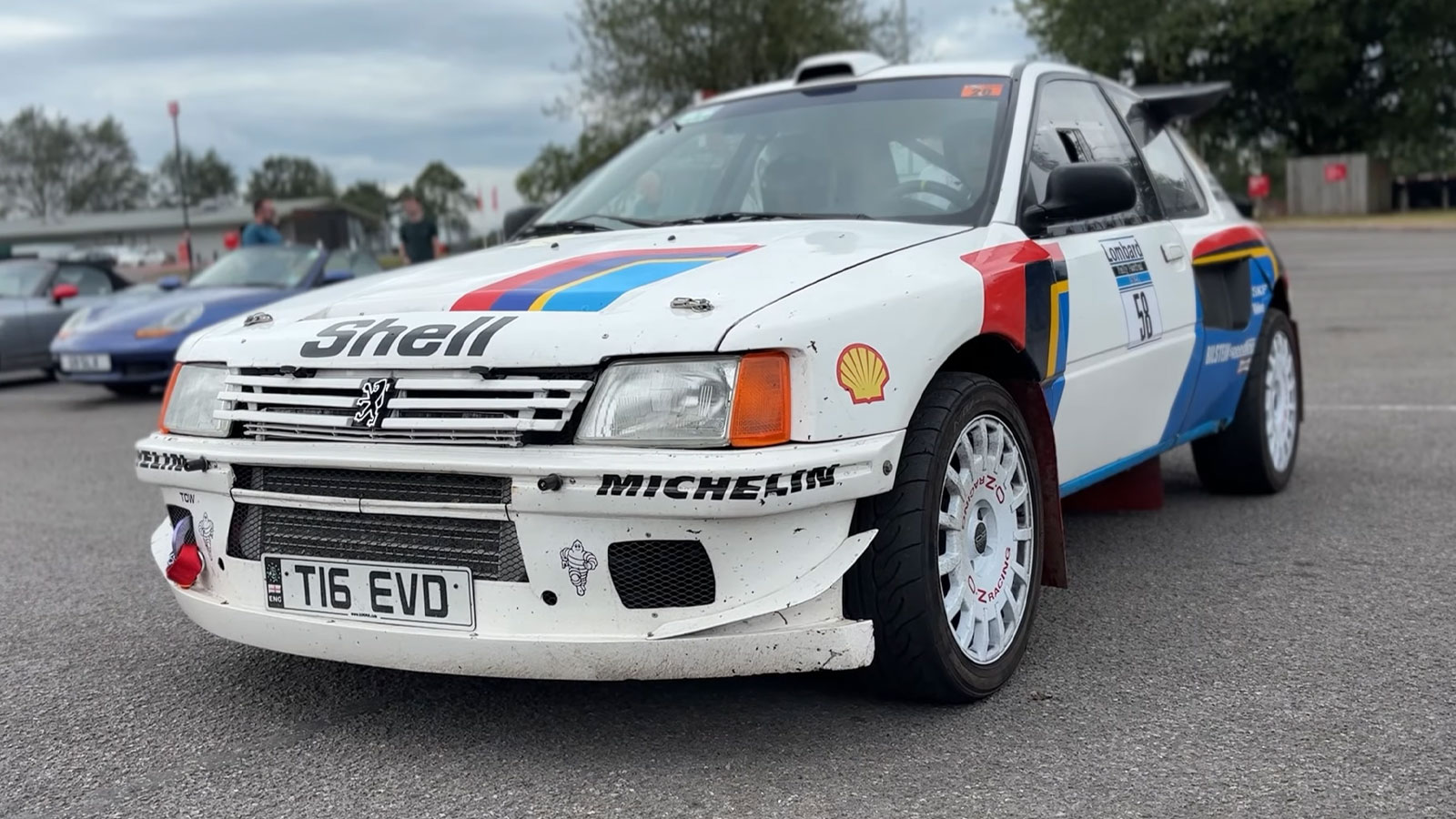 VIDEO - Quand une Peugeot 205 avale une Mitsubishi Lancer Evolution !