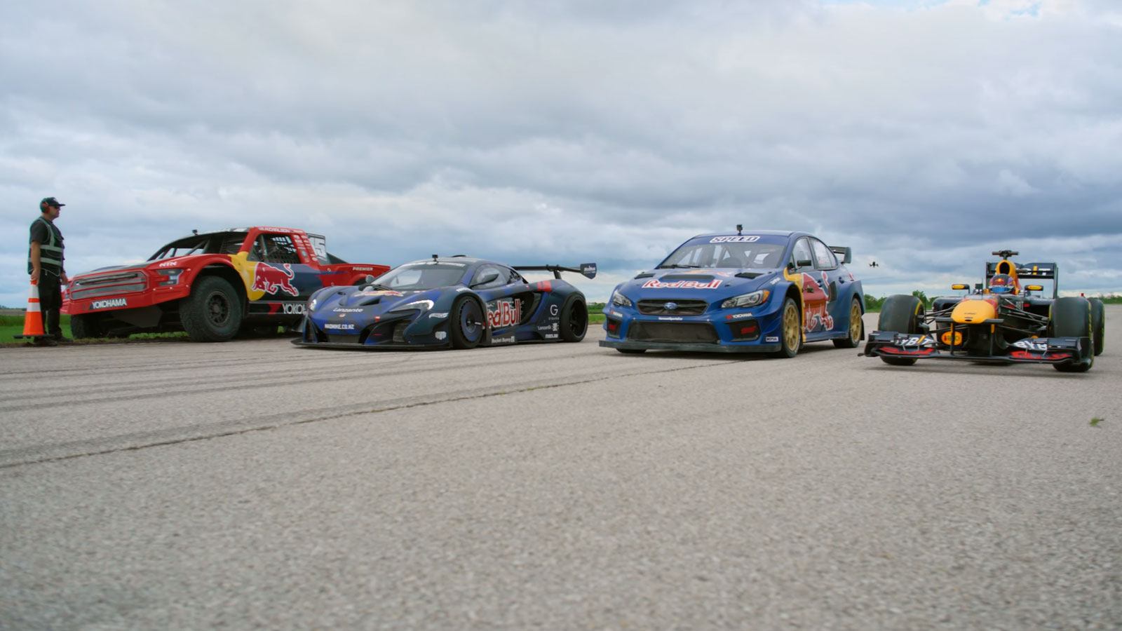 VIDEO - Quand une Formule 1 affronte un Truck et des voitures de rallycross et de drift !