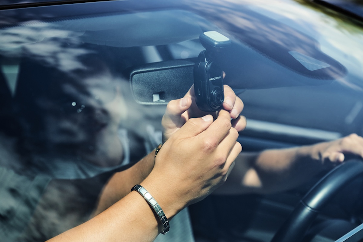 Nextbase présente une dashcam de poche, la Piqo
