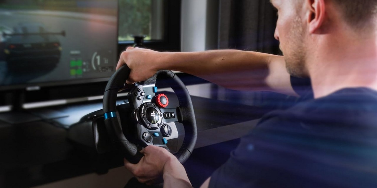 PS5, PS4, PC, Mac : le célèbre volant de course Logitech avec pédales est disponible à -43 %...