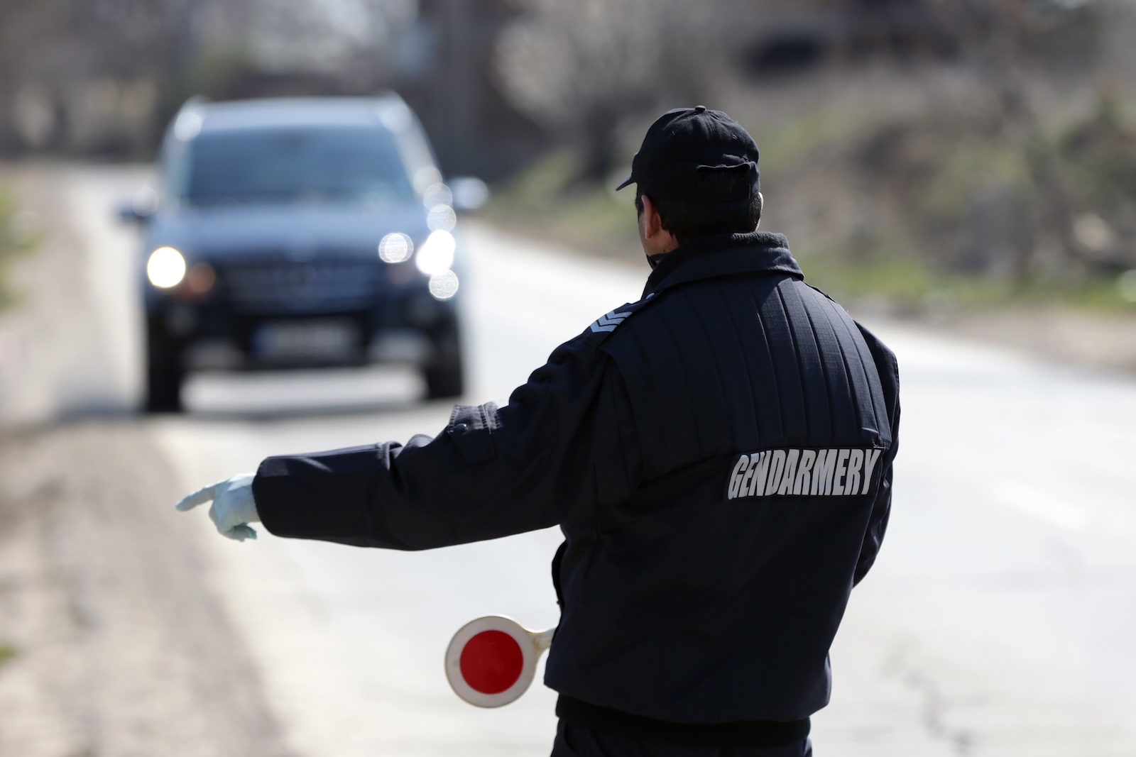 Doigt d'honneur aux gendarmes et conduite dangereuse, la justice annule le permis de cet...