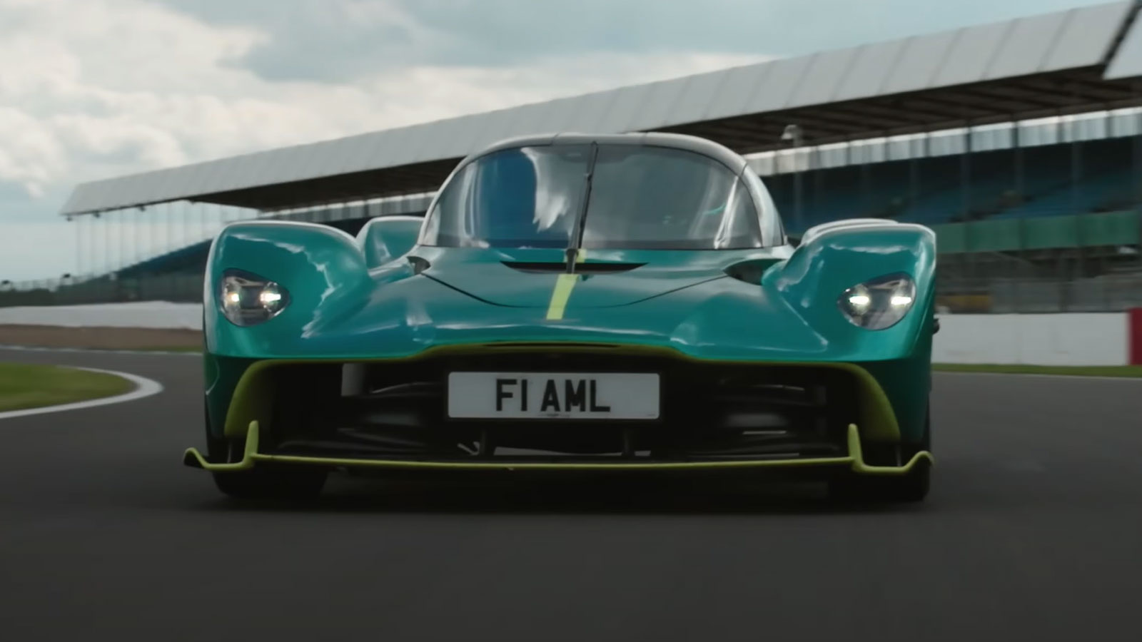 VIDEO - En démonstration à Silverstone, L'Aston Martin Valkyrie explose le record du tour