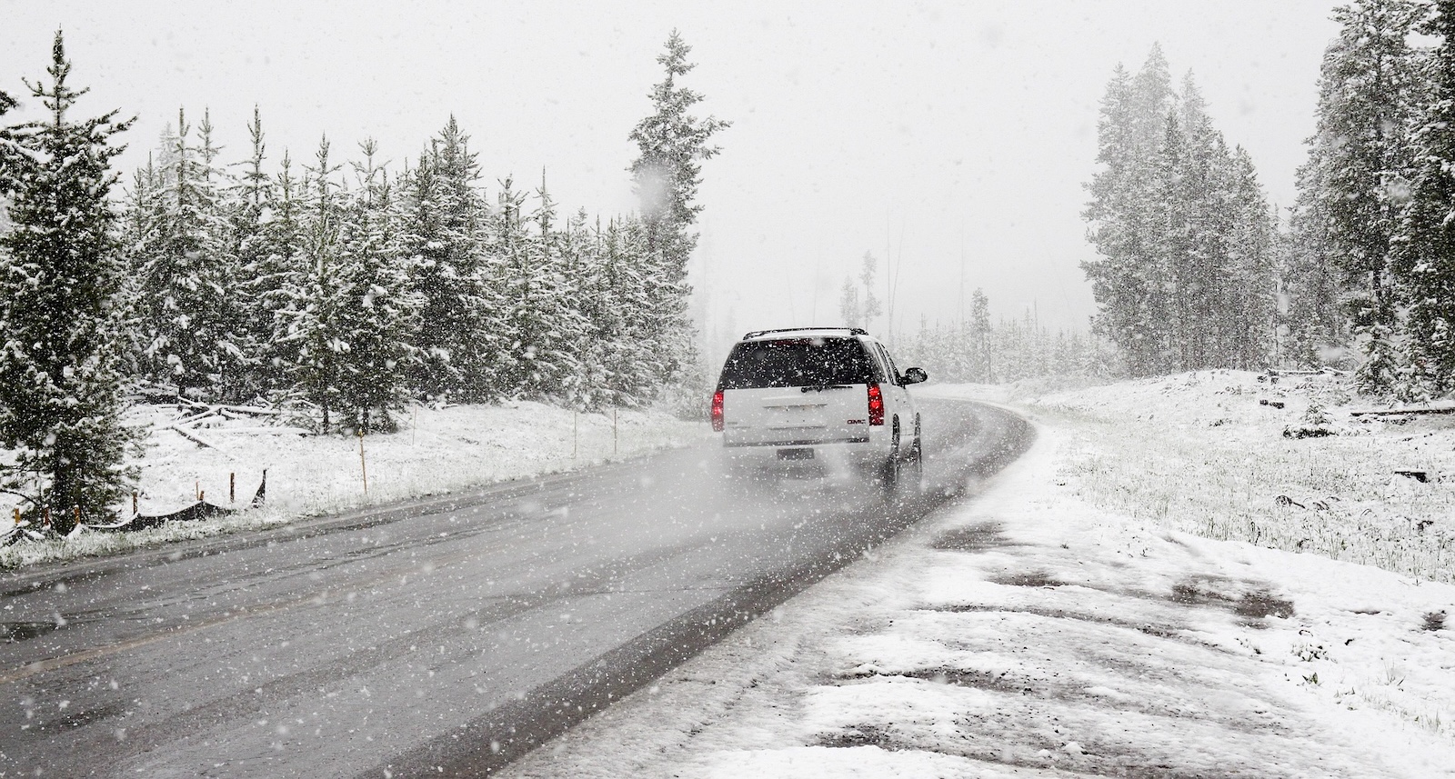 La neige arrive en France et sur les routes, dans quelles conditions passer aux pneus neige ?