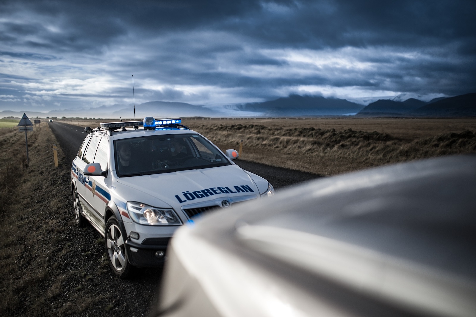 L’automobiliste nie être le conducteur, mais les policiers ne se laissent pas duper
