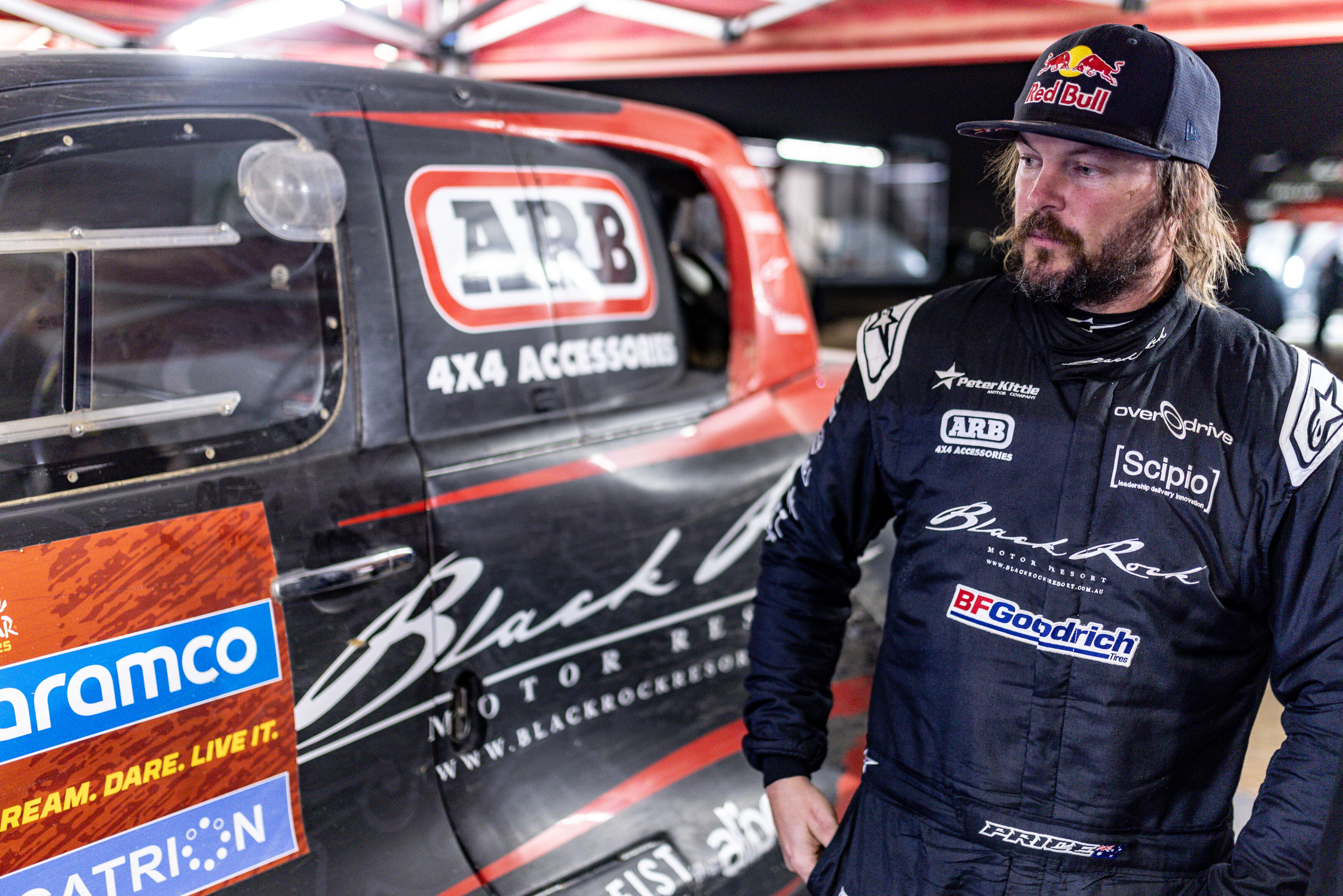 Dakar 2025 : Trois anciens vainqueurs abandonnent, coup dur pour Toyota
