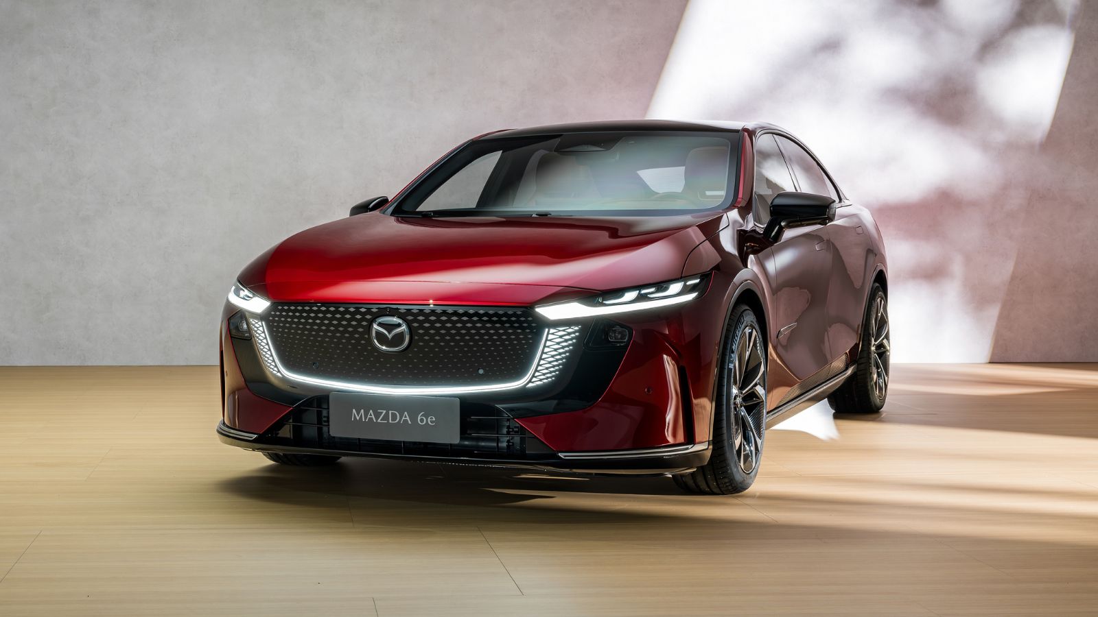 Nouvelle Mazda 6e : des prix bien placés face à la Tesla Model 3 ?