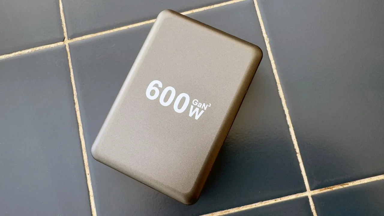 Retour d’expérience : voilà ce que donne la dissection d’un chargeur pas cher de « 600...