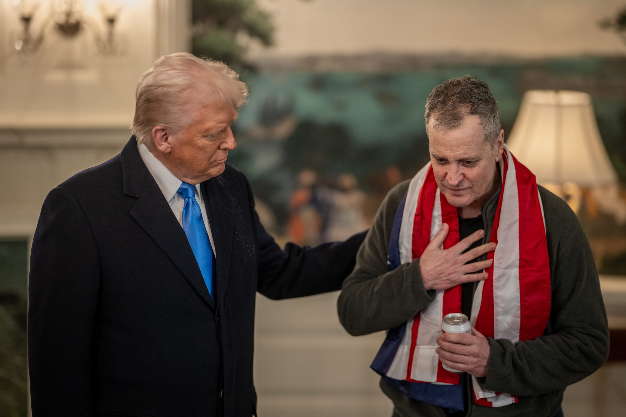 Pour libérer l’enseignant Marc Fogel, Donald Trump laisse repartir en Russie le cybercriminel...