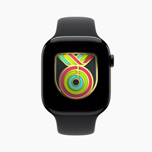 Apple célèbre la Journée Internationale Complétez vos Anneaux : un trophée spécial pour les...