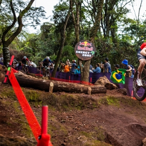 Richards ouvre la saison 2025 de la Coupe du monde de VTT avec une victoire en short-track au Brésil
