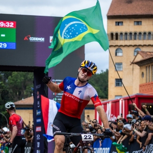 Richards ouvre la saison 2025 de la Coupe du monde de VTT avec une victoire en short-track au Brésil