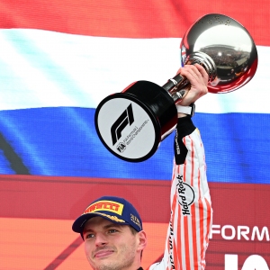Verstappen tient tête au duo McLaren pour une quatrième victoire consécutive au GP du Japon