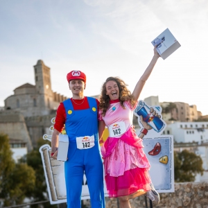 L'équipe suédoise "Blue Bulls" remporte la course à obstacles inaugurale Red Bull Ibiza Royale