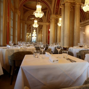 La Brasserie du Quatrième Mur : L'Excellence Culinaire