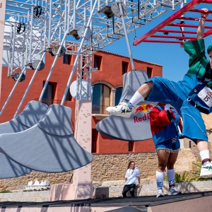 L'équipe suédoise "Blue Bulls" remporte la course à obstacles inaugurale Red Bull Ibiza Royale