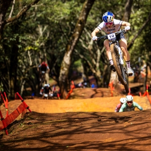 Richards Banks troisième au Brésil et poursuit son impressionnant début de saison des UCI MTB World Series