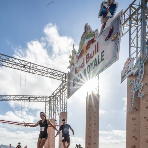 L'équipe suédoise "Blue Bulls" remporte la course à obstacles inaugurale Red Bull Ibiza Royale