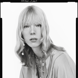 WOMAN STUDIO COLLECTION / ON THE ROAD 